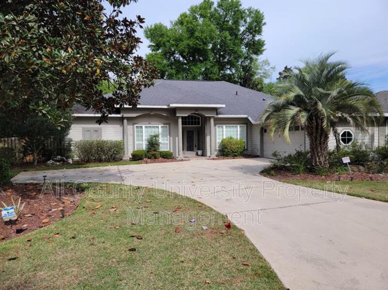 8590 SW 10th Rd in Gainesville, FL - Building Photo