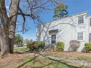 220 Wakefield Dr in Charlotte, NC - Building Photo - Building Photo
