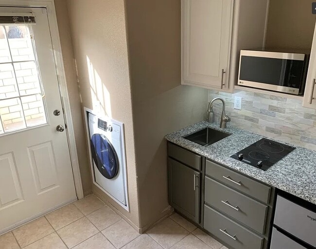 13960 Driftwood Dr, Unit B in Victorville, CA - Building Photo - Building Photo