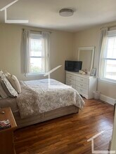 58 Hunnewell Ave, Unit 2 in Boston, MA - Foto de edificio - Building Photo