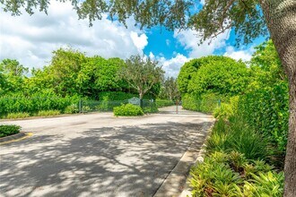 11609 SE Florida Ave in Hobe Sound, FL - Foto de edificio - Building Photo
