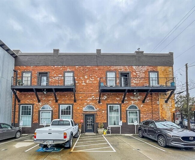property at 267 Peters St SW