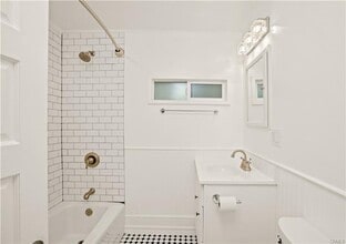 331 N Olive St in Orange, CA - Building Photo - Building Photo