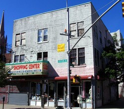 150 Meserole St in Brooklyn, NY - Building Photo - Building Photo