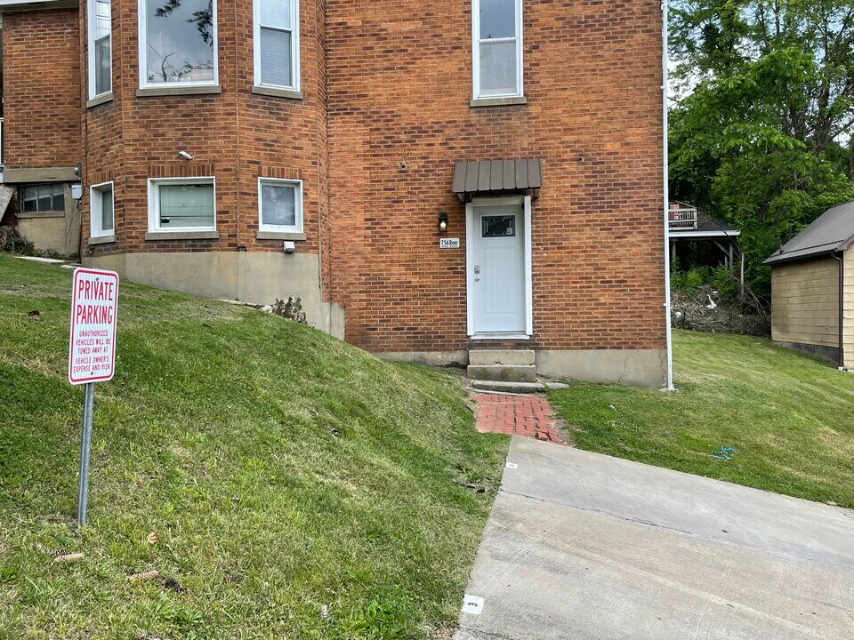 756 Willey St, Unit Rear in Morgantown, WV - Building Photo
