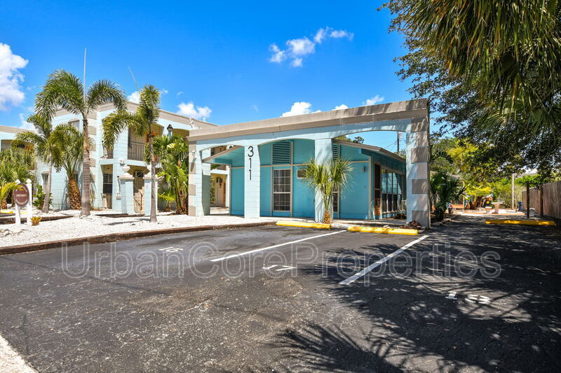 321 24th Ave N in St. Petersburg, FL - Building Photo
