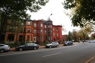 1101 E Capitol St SE in Washington, DC - Building Photo - Building Photo
