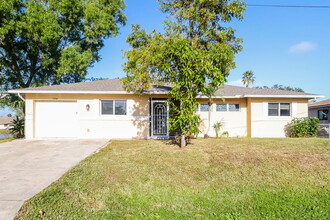 17244 Plantation Dr in Ft. Myers, FL - Building Photo - Building Photo