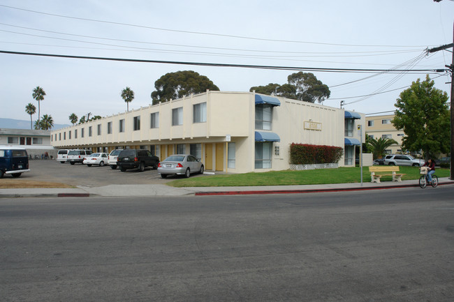 Silverwood Townhouses in Goleta, CA - Building Photo - Building Photo