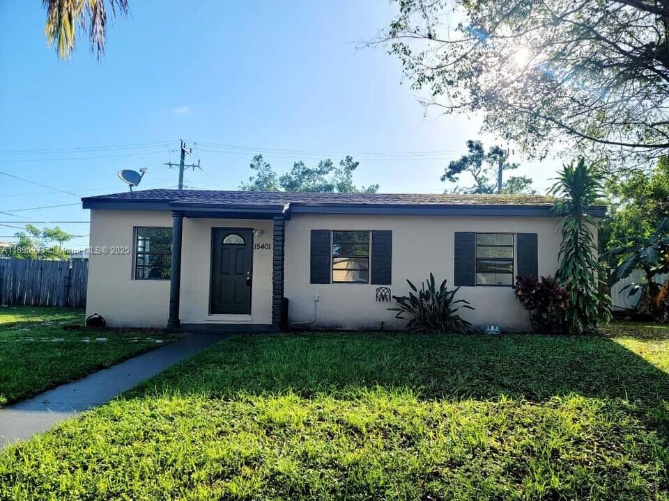 15401 NW 27th Pl in Opa Locka, FL - Building Photo
