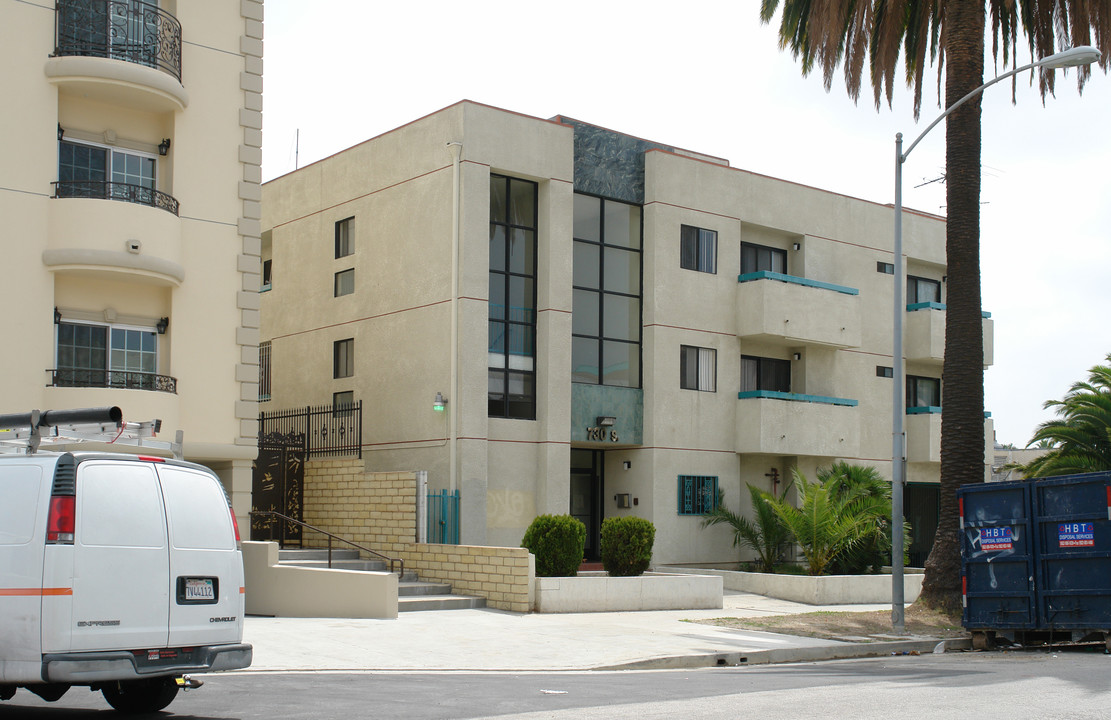 730 S Oxford Ave in Los Angeles, CA - Foto de edificio