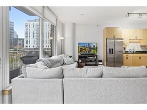 215 10th Ave S in Minneapolis, MN - Building Photo - Building Photo