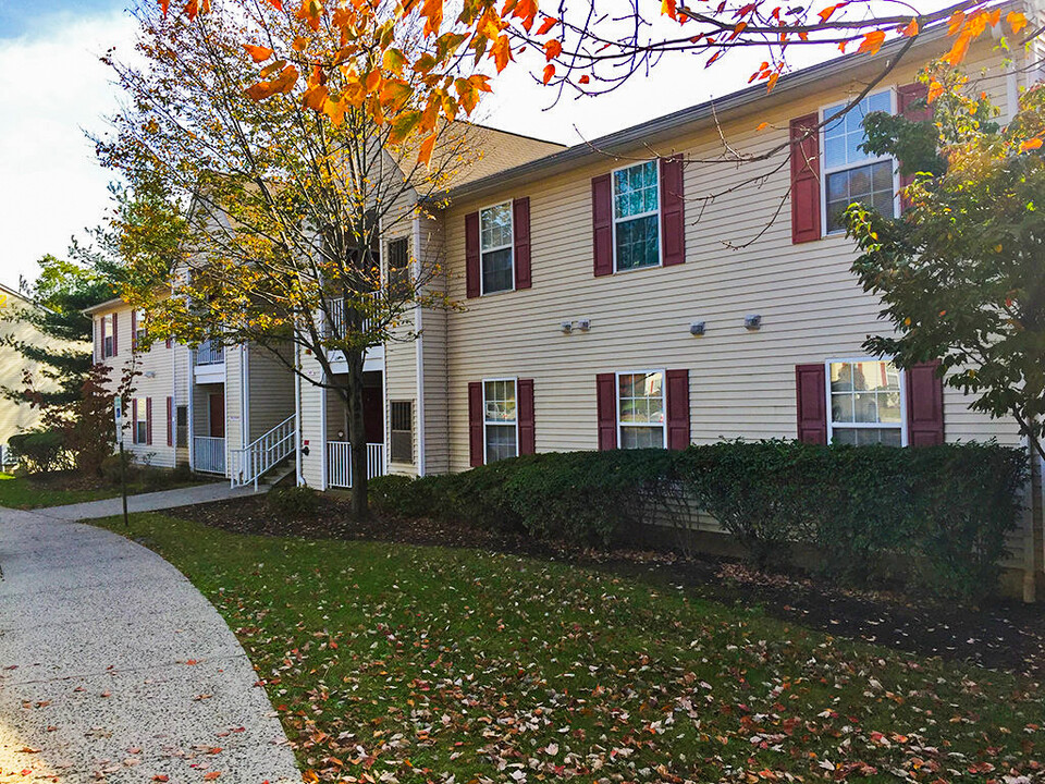 Woods at King George Apartments in Green Brook, NJ - Building Photo