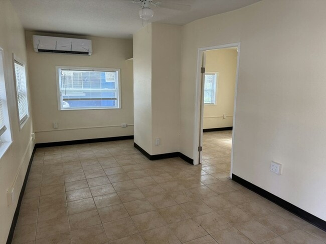 11 E Main St in Mount Dora, FL - Building Photo - Building Photo