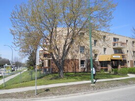 20 Pipeline Road in Winnipeg, MB - Building Photo