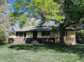 1621 Rice Creek Rd NE in Fridley, MN - Building Photo