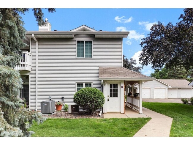 3566 Blue Jay Way in Eagan, MN - Building Photo - Building Photo