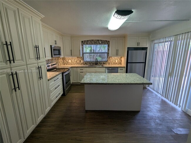 5825 Swordfish Ct