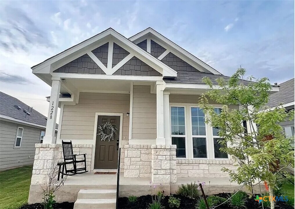 1228 Esplanade Pkwy in San Marcos, TX - Building Photo