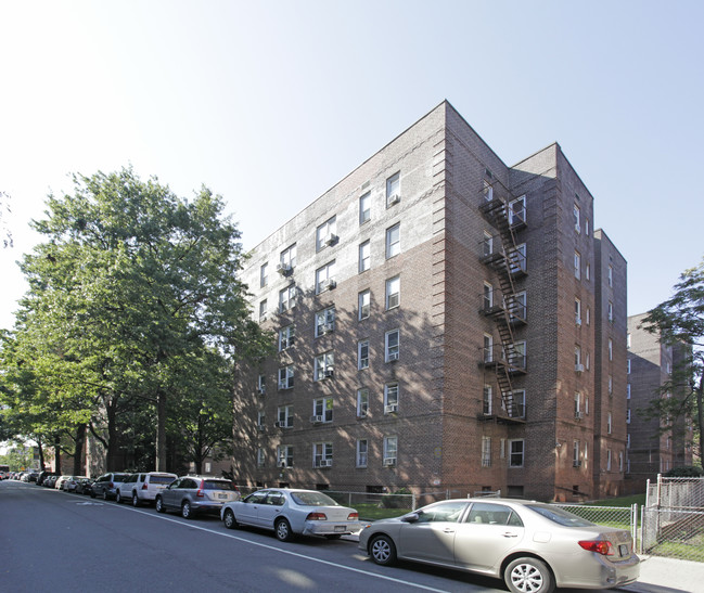 Wemberly Gardens in Jackson Heights, NY - Foto de edificio - Building Photo