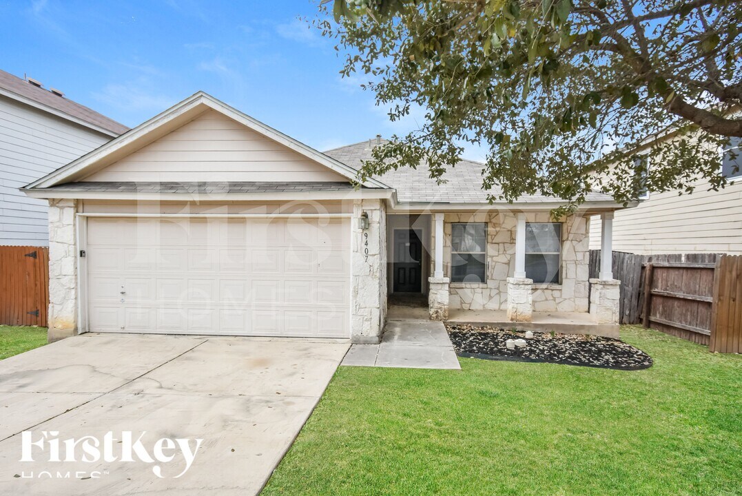 9407 Raton Falls in San Antonio, TX - Building Photo