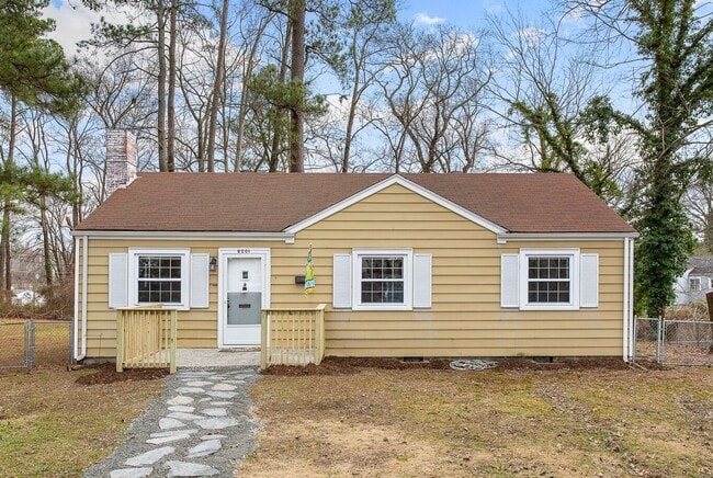 6001 Clover Ln