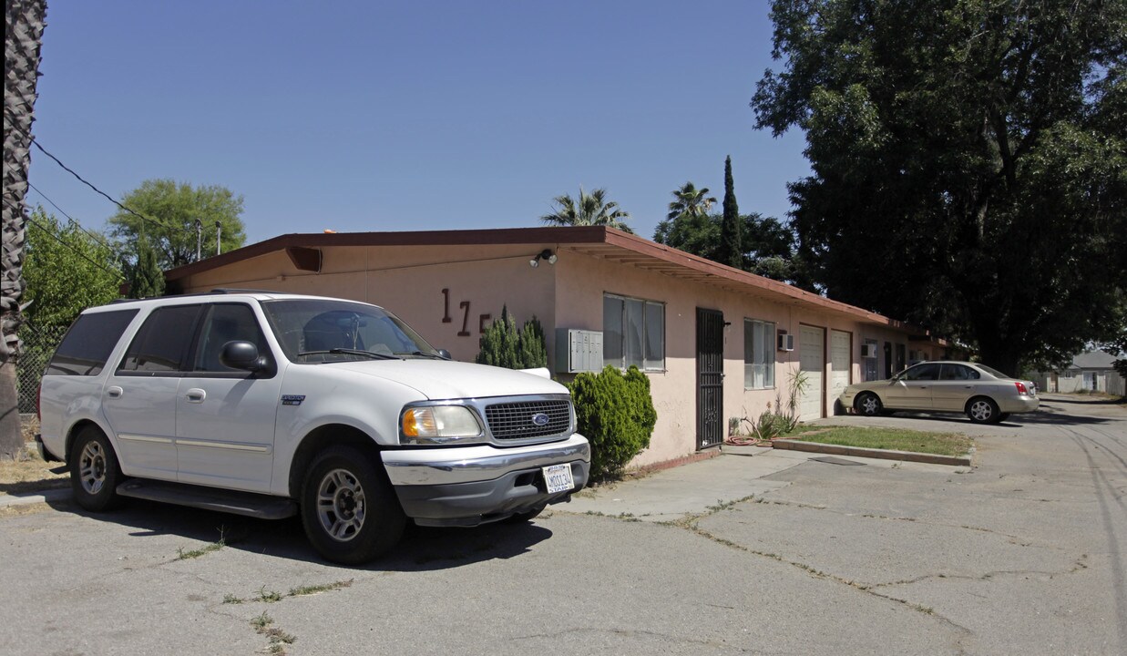 175 W Merrill Ave in Rialto, CA - Building Photo