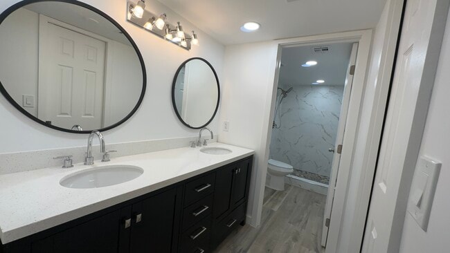 101 Ocean Lane Dr, Unit 105 in Miami, FL - Foto de edificio - Building Photo