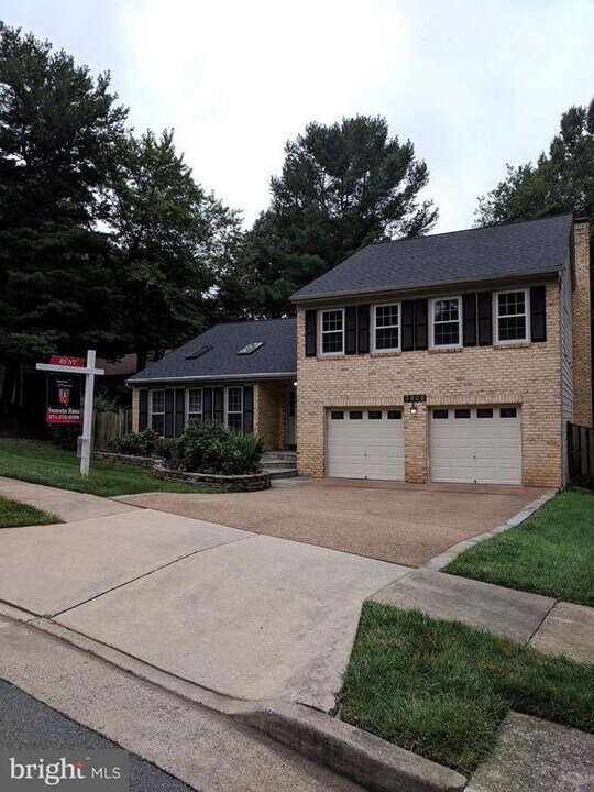 8605 Coral Gables Ln in Vienna, VA - Building Photo