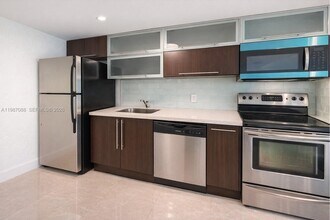 1660 NE 135th St in North Miami, FL - Building Photo - Building Photo