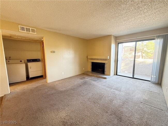 2982 Juniper Hills Blvd, Unit 204 in Las Vegas, NV - Building Photo - Building Photo