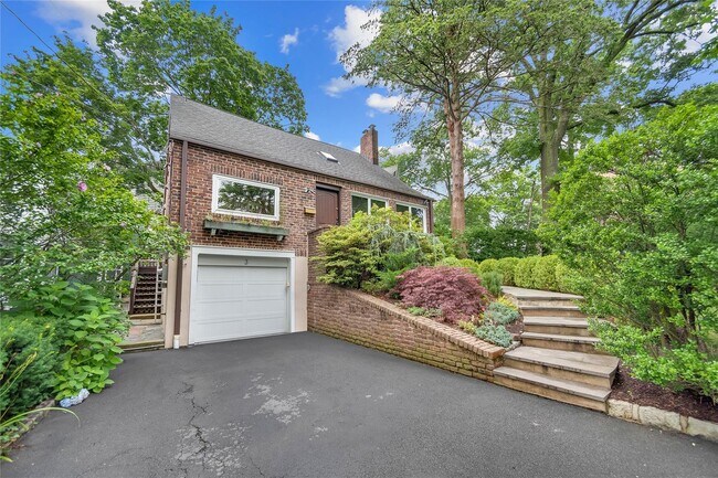 3 Harmony Dr in Larchmont, NY - Building Photo - Building Photo