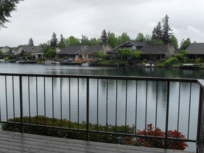 Lakeview Apartment Homes in Lodi, CA - Foto de edificio - Building Photo