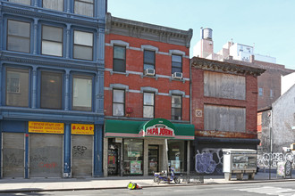 343 Grand St in New York, NY - Building Photo - Building Photo