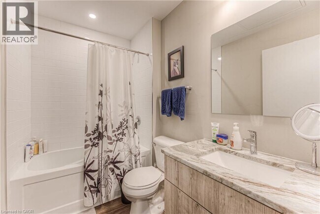 108 Garment St in Kitchener, ON - Building Photo - Building Photo