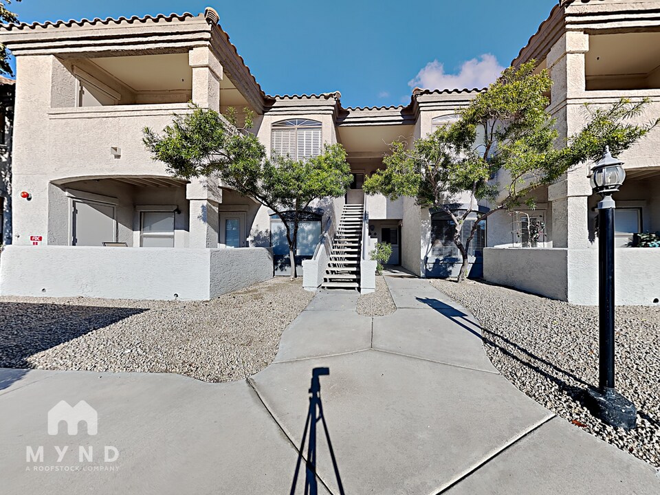 15095 N Thompson Peak Pkwy in Scottsdale, AZ - Building Photo