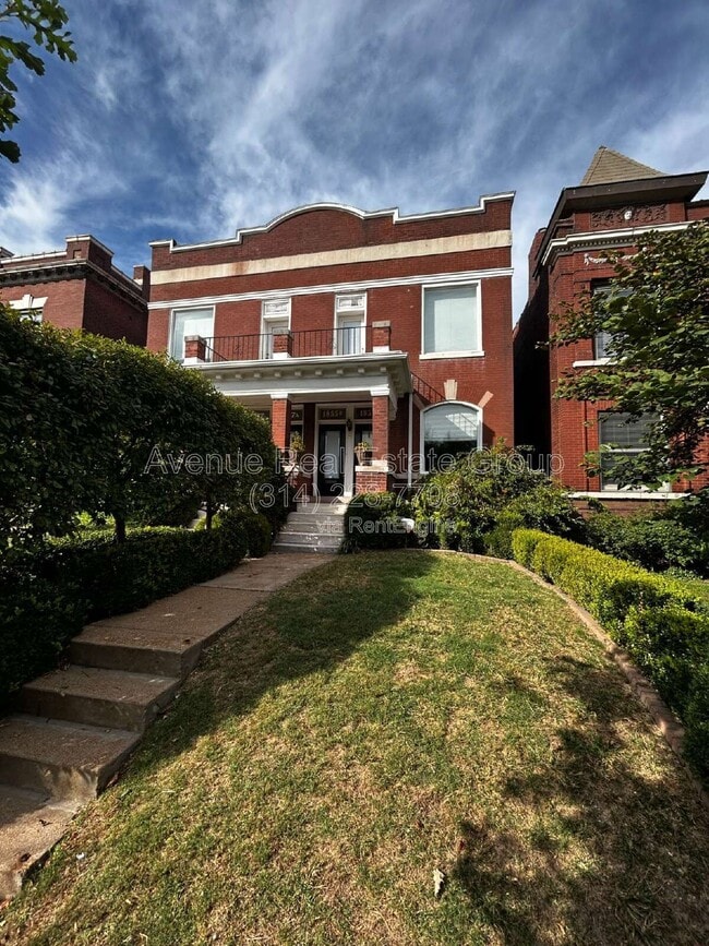 1855 Russell Blvd in St. Louis, MO - Building Photo - Building Photo