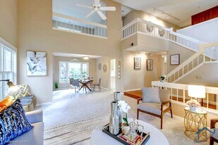 5218 Rio Lobo Dr in San Jose, CA - Building Photo