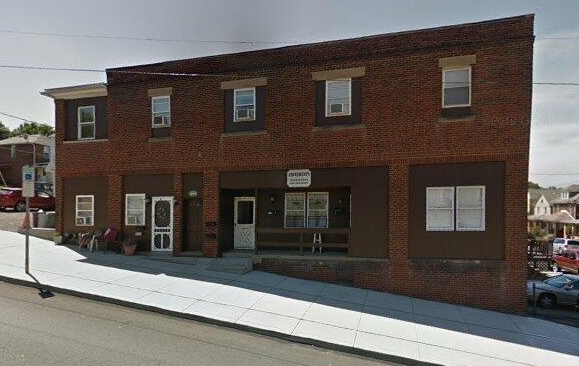 800 4th St in Ellwood City, PA - Building Photo