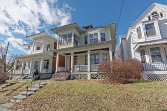 295 Quail St, Unit 1ST FLOOR 5 BEDROOM in Albany, NY - Foto de edificio - Building Photo