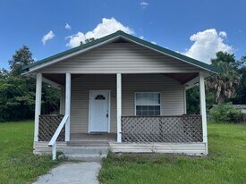 849 NE Maple Ln in Lake City, FL - Building Photo