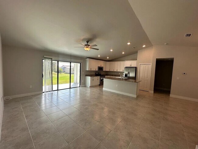 2717 28th St SW in Lehigh Acres, FL - Building Photo - Building Photo