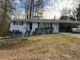3360 Linda Dr, Unit C in Lithia Springs, GA - Building Photo