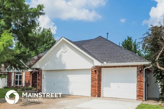 property at 2709 Berkley Dr