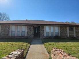 2021 Aliso Rd in Plano, TX - Building Photo