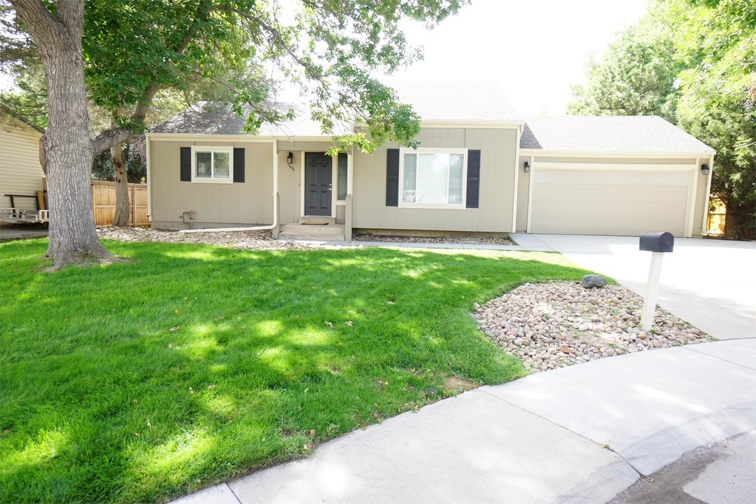 5025 E Weaver Ave in Centennial, CO - Building Photo