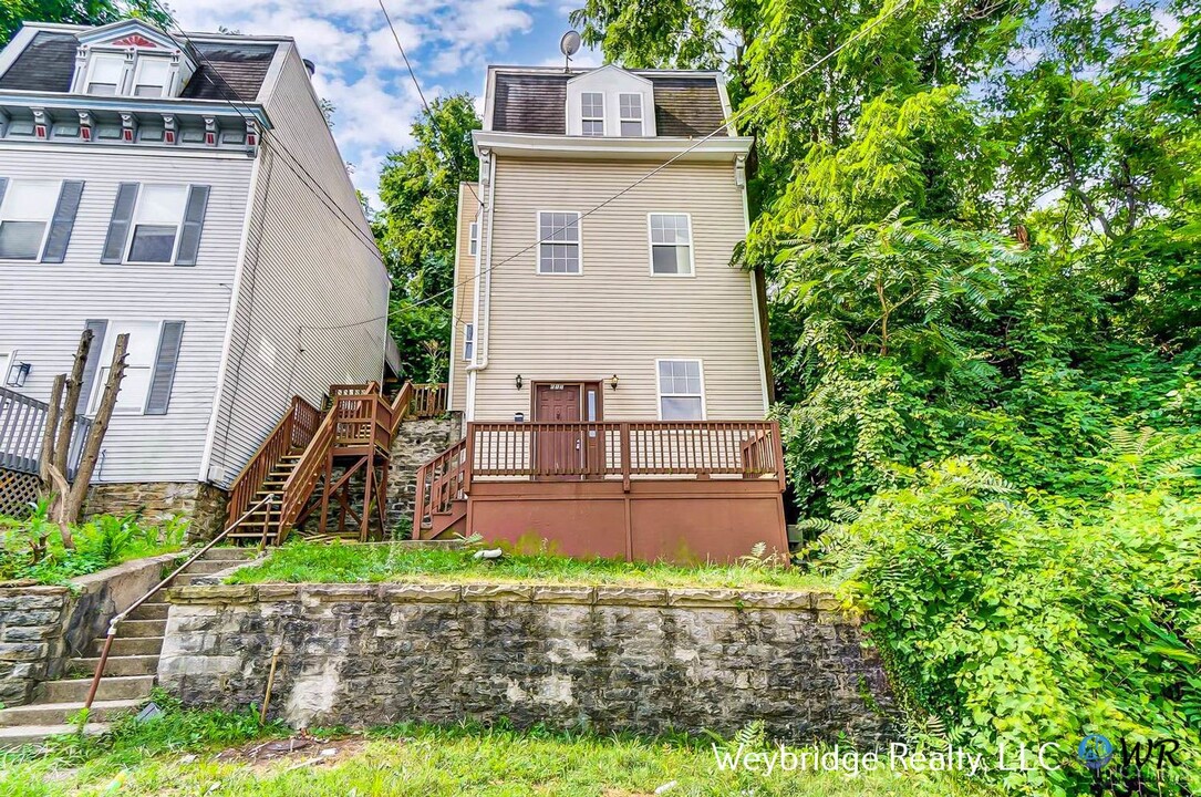 611 Tafel St in Cincinnati, OH - Foto de edificio