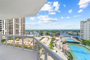 20971 E Country Club Dr in Aventura, FL - Building Photo - Building Photo