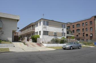 4811 Rosewood Ave in Los Angeles, CA - Building Photo - Building Photo