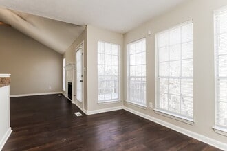 1513 Melody Ridge Ct NE in Conyers, GA - Foto de edificio - Building Photo